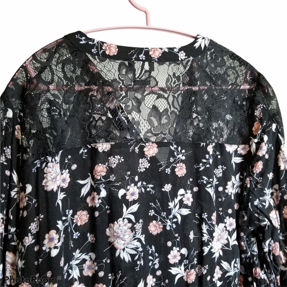 Tunic with Lace Sleeve - Picture 8 of 9